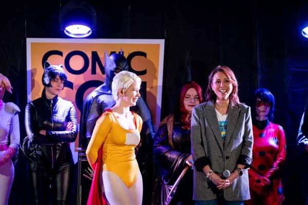FOTO: Nádherná manželka Michaela Shankse, Lexa Doig. – stránka 1