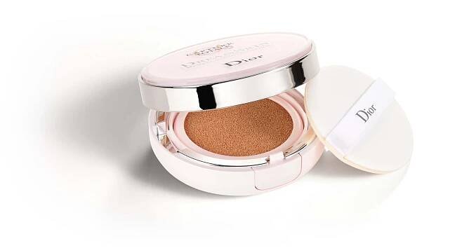 Omlazující a zdokonalující make-up SPF 50 Capture Dreamskin Moist & Perfect Cushion Foundation 2 x 15 g