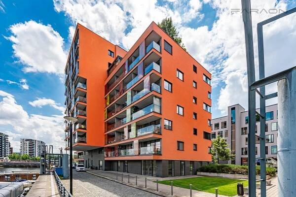 PRODÁNO. Prodej bytu 2+kk, terasa ( 84m2 ), parkovací místo, V Přístavu, Praha 7 Holešovice - Prague Marina - FARAON reality