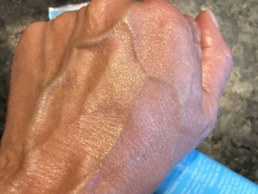 PURLISSE MOISTURIZER/SUNSCREEN SPF 30 RUBBED INTO THE HAND