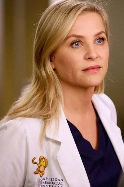 Jessica Capshaw Shares 'Grey's Anatomy' Bloopers Featuring Ellen Pompeo Before Final Episode