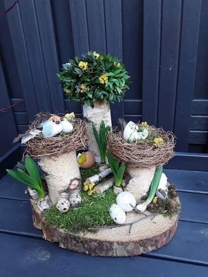 Pin by Dušana Greplová on Dekorace in 2025 | Easter wood crafts, Spring easter decor, Easter flower arrangements