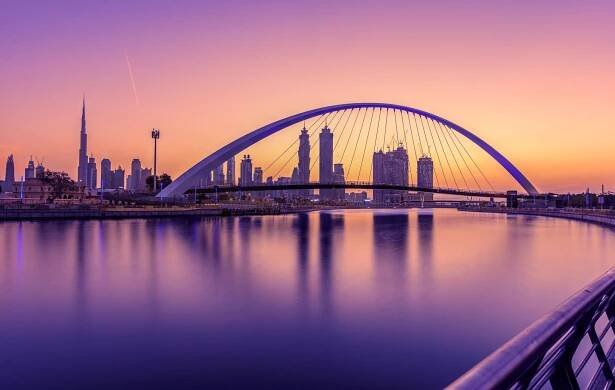 S Emirates do nejvyššího pětihvězdičkového hotelu na světě. A zadarmo