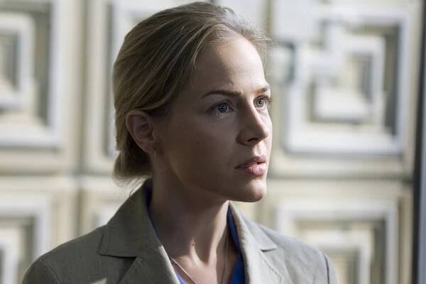 Dexter - Vidět rudě - Z filmu - Julie Benz