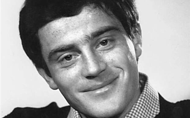 Herec-čaroděj odešel před pěti lety. Emigraci mu předpověděli autoři jeho filmů, smrt patron Jan Nepomucký. Svět Tomáše Koloce