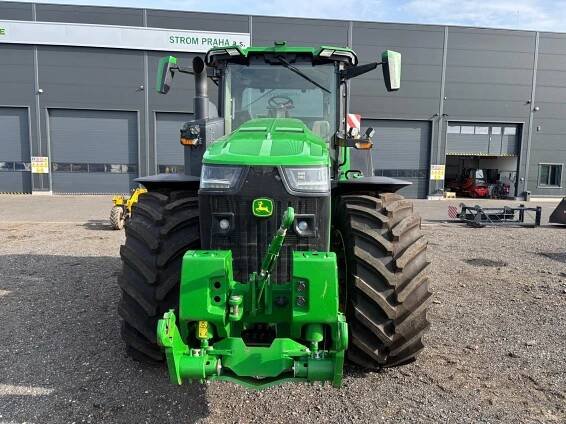 Kolový traktor John Deere 8R410