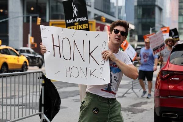 Chris Lowell on the SAG-AFTRA picket lines 