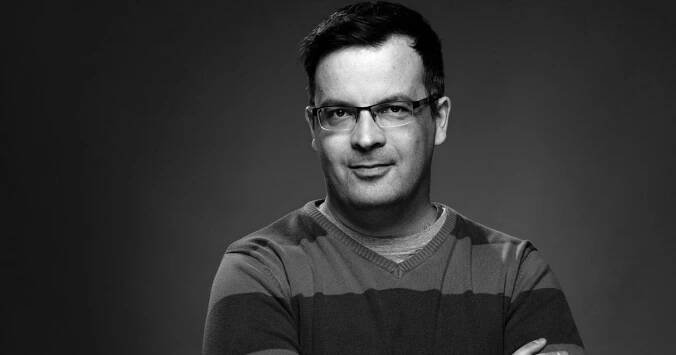 Zemřel Tomáš Voženílek, dlouholetý moderátor Dvojky. O svých životních láskách mluvil v Nočním Mikrofóru se Zbyňkem Štíbrem