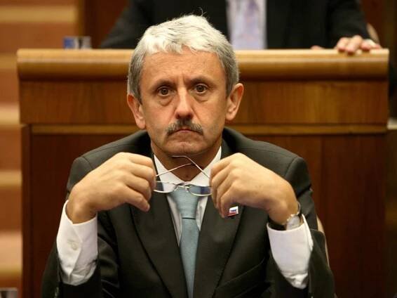 Dzurinda by mal podľa Lišku zvážiť odchod