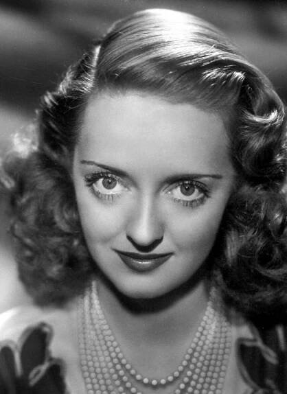 Soubor:Bette Davis - Publicity still (1939).png