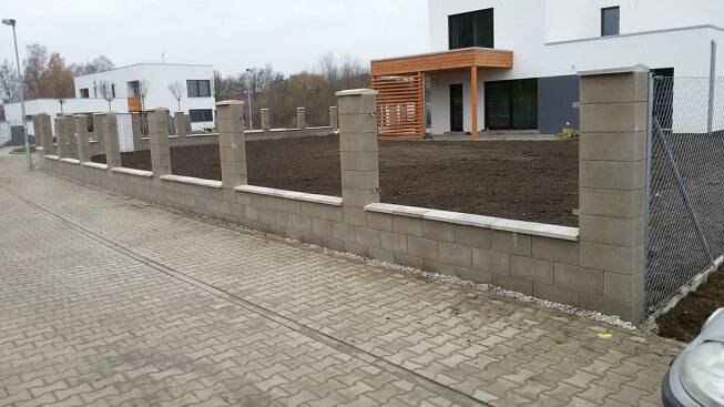 Oplocení , betonové ploty a opěrné zdi Kladno -