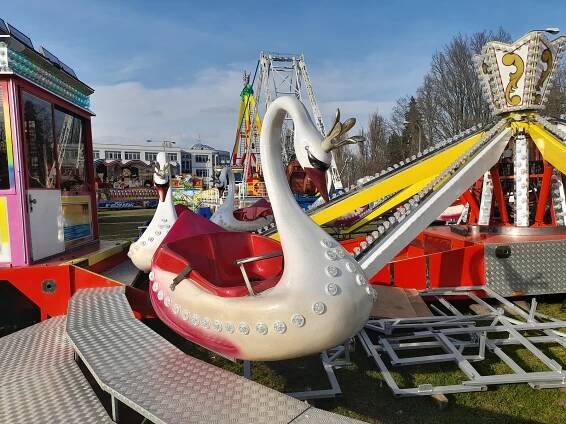 Lunapark otevřel sezonu v centru Hradce Králové. Zábava potrvá i po Velikonocích