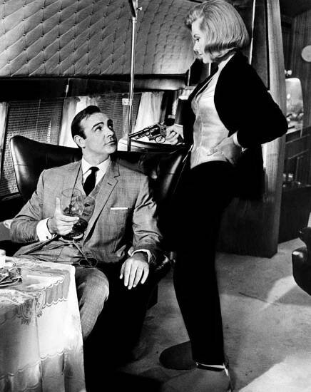 GOLDFINGER, Sean Connery, Honor Blackman, 1964