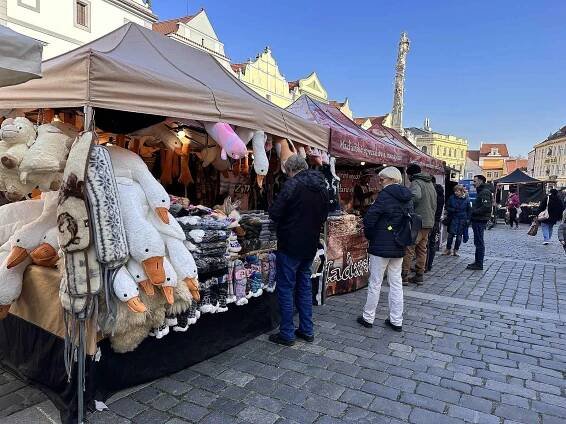Centrum Třeboně patřilo vínu a hodování. Dorazil i Martin na bílém koni