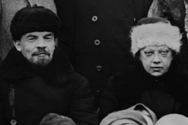 N. Krupská. Leninova žena měla deformovaný obličej, spojila je láska k revoluci
