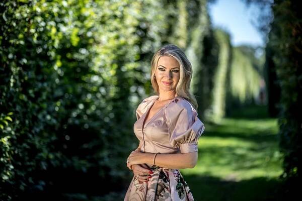 Ústečanka Lenka Graf zazpívala obě hymny před fotbalovým utkáním ČR – Německo