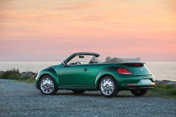 Volkswagen Beetle: Podrobné specifikace vozidel & Interaktivní nástroj pro srovnání