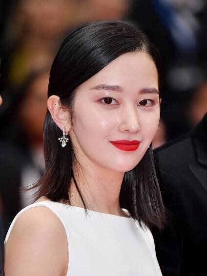 Jun Jong-Seo as Tokyo