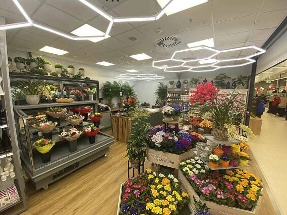 V krnovském Kauflandu znovu funguje po povodňové opravě nejen market, ale také oblíbené květinářství Zahrada Flora.