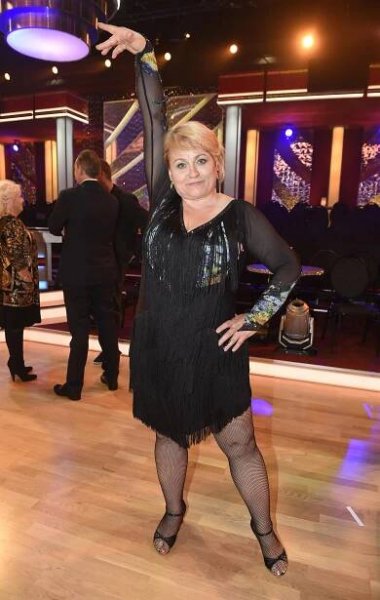 Podprsenka v průsvitných šatech pro dvacetileté tanečnice: Pavla Tomicová vypadá skvěle, opět tančí s Markem Dědíkem