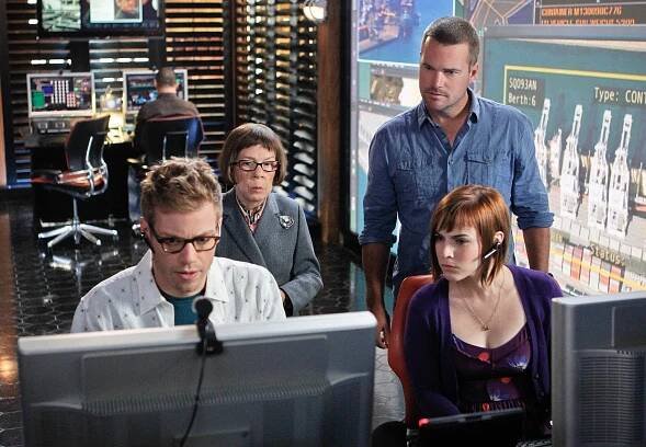 Námořní vyšetřovací služba L. A. - Vzestup - Z filmu - Barrett Foa, Linda Hunt, Chris O'Donnell, Renée Felice Smith