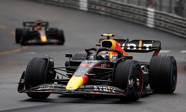 Nastavovaný závod v Monaku senzačně vyhrál Pérez. Využil taktické chyby Ferrari