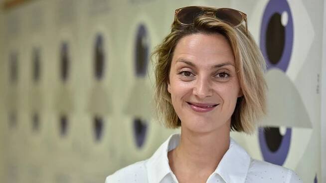 Barbora Poláková slaví 40. Inspirujte se její ležérně šik módou: džínovina, červená i bílý bomber - Proženy.cz