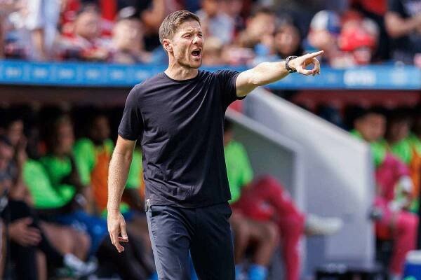 Hradecký, nebo Kovář? Alonso nechává v Leverkusenu brankářskou otázku otevřenou