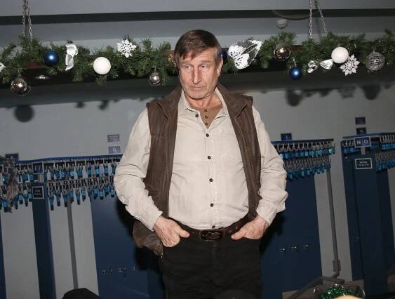 Václava Vydru napadají, že surově škrtí koně. Herec je zastáncem volného ustájení