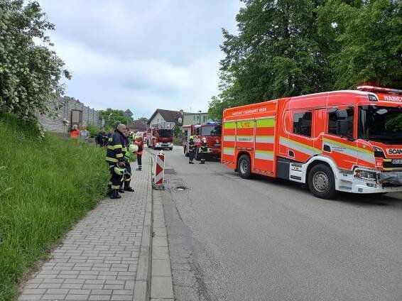 V Litvínovicích hořela veranda rodinného domu. Obec byla neprůjezdná