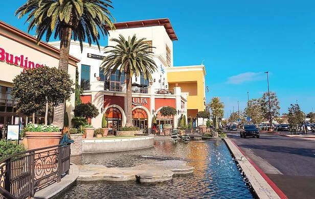 Huntington Beach Official Visitors Guide 2025-2026 by The Lifestyle Magazines of SoCal - Issuu