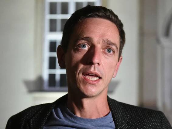 Hejtman jako bavič Kazma. Grolich oslavil koalici unikátním videem, podívejte se