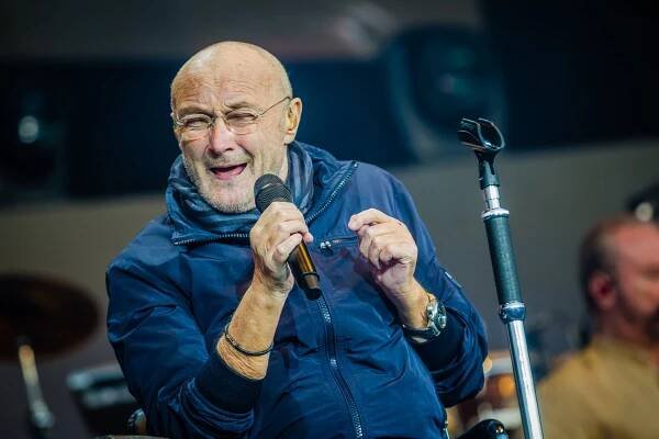 Phil Collins: *30.1.1951, britský zpěvák a bubeník