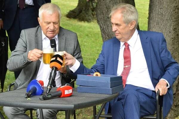 Odtajnili detaily Zemanovy oslavy: Osmdesátku oslaví na Hluboké, Ovčáček slíbil zahraniční hosty