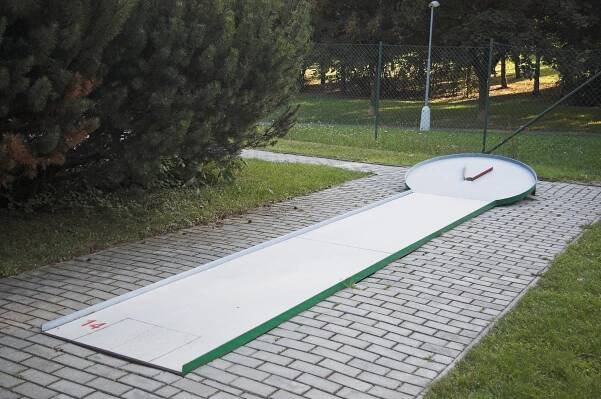 Minigolf ONE | Minigolfové hřiště Brno | Minigolf Brno - Bohunice | Venkovní Minigolfové hřiště