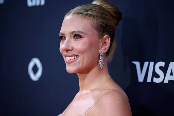 Šaty z filmového festivalu v Torontu: Vedle Scarlett Johanssonové zářila i Aňa Geislerová