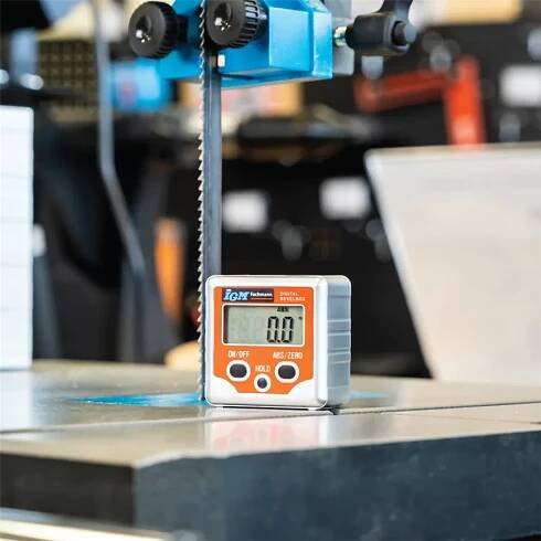 IGM Digitální úhloměr +/- 180°, rozlišení na 0,1° | IGM Nástroje a stroje 