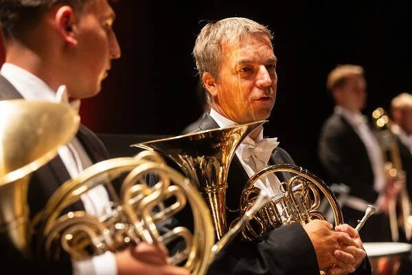 Jihočeská filharmonie zahájila sezonu. V čele se ženou. A zapojí i studenty