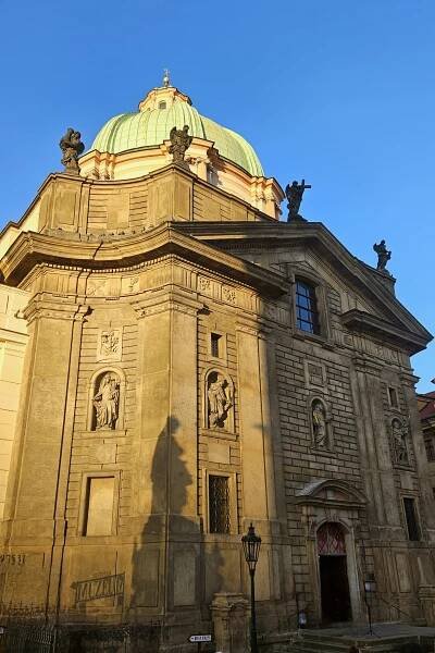 farní kostel sv. Františka z Assisi, Praha-Staré Město :: Katalog AP - WWW