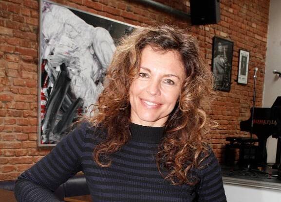 Eva Jeníčková slaví 59. Náročná léčba se vyplatila, po brutálním útoku může opět chodit