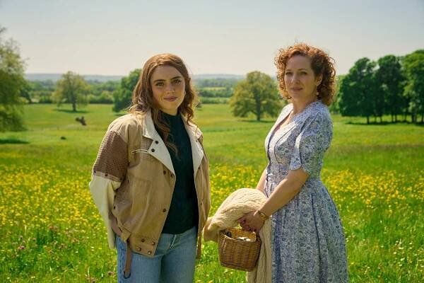 Bella Maclean, Katherine Parkinson - Rivalové - Epizoda 1 - Promo