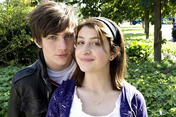 Video: On je fakt boží! / Angus, Thongs and Perfect Snogging (2008): Trailer