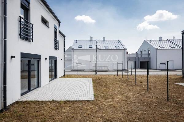 Pronájem novostavby rodinného domu s terasou, zahradou a vlastním parkováním | Reality.iDNES.cz 