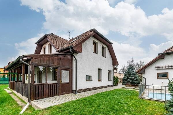 Pronájem rodinného domu 7+KK, Praha 10 Dubeč - Iveta HostašováIveta Hostašová