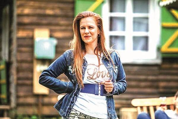 Zvládne Petra Nesvačilová práci, a k tomu i dítě?