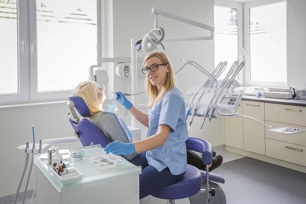 Stomatologia i Medycyna estetyczna DOMI- DENT