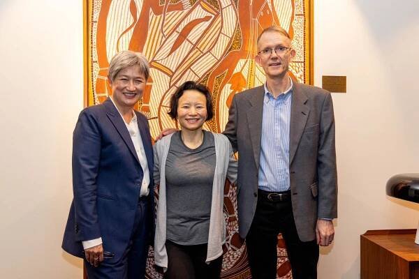 Cheng Lei (middle) returns to Australia at the Tullamarine Airport in Melbourne on 11 October.
