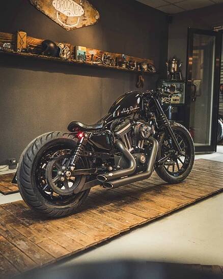 Harley Davidson – Black Star Sideview