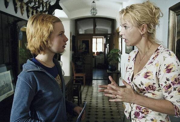 Ein Dorf sucht seinen Mörder - Z filmu - Anna Brüggemann, Claudia Messner