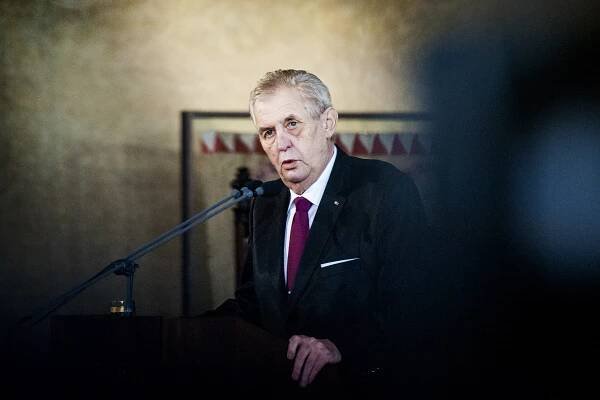 Před dvaceti lety byla odhalena kauza Olovo. Plán Zemanových poradců, jak očernit kritičku Buzkovou